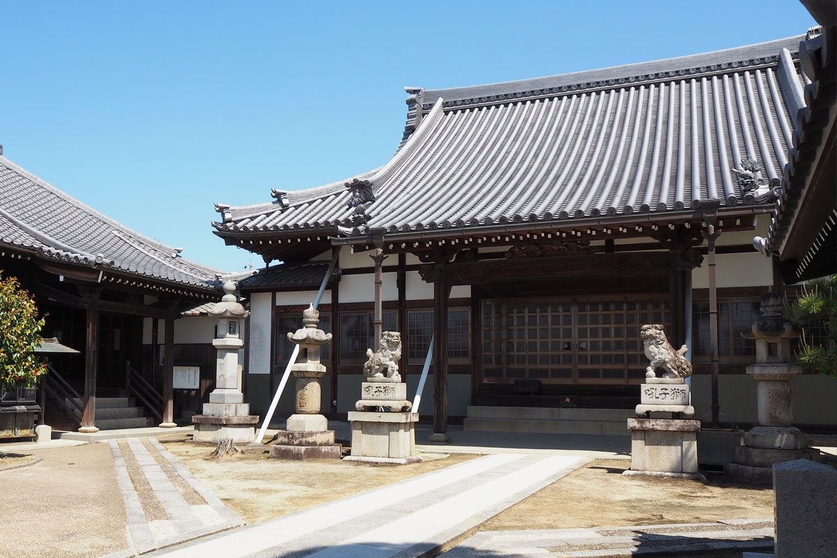 本堂の外観写真