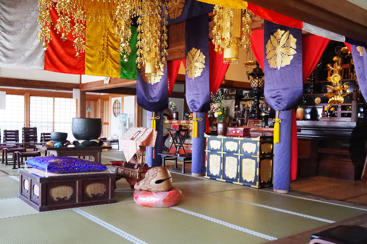 本堂の内観写真