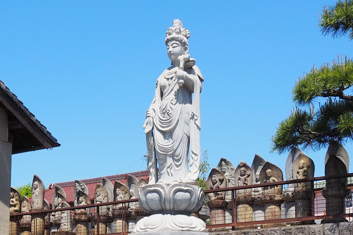 永代供養墓の十一面観音の写真