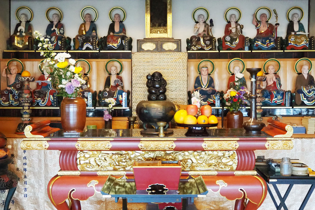 大黒天と十六羅漢像の写真